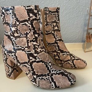 Like new snakeskin boots
